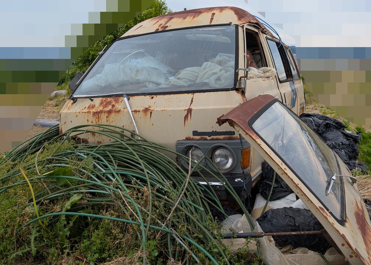 FORPRO_F's tweet photo. 日産 チェリーバネット
航空写真&amp;ストリートビューで見つけた個体です。ちょうど所有者の方が農作業をしていたので許可を頂いて近くで撮影させていただきました。
#草ヒロ https://t.co/toJAftVI44
