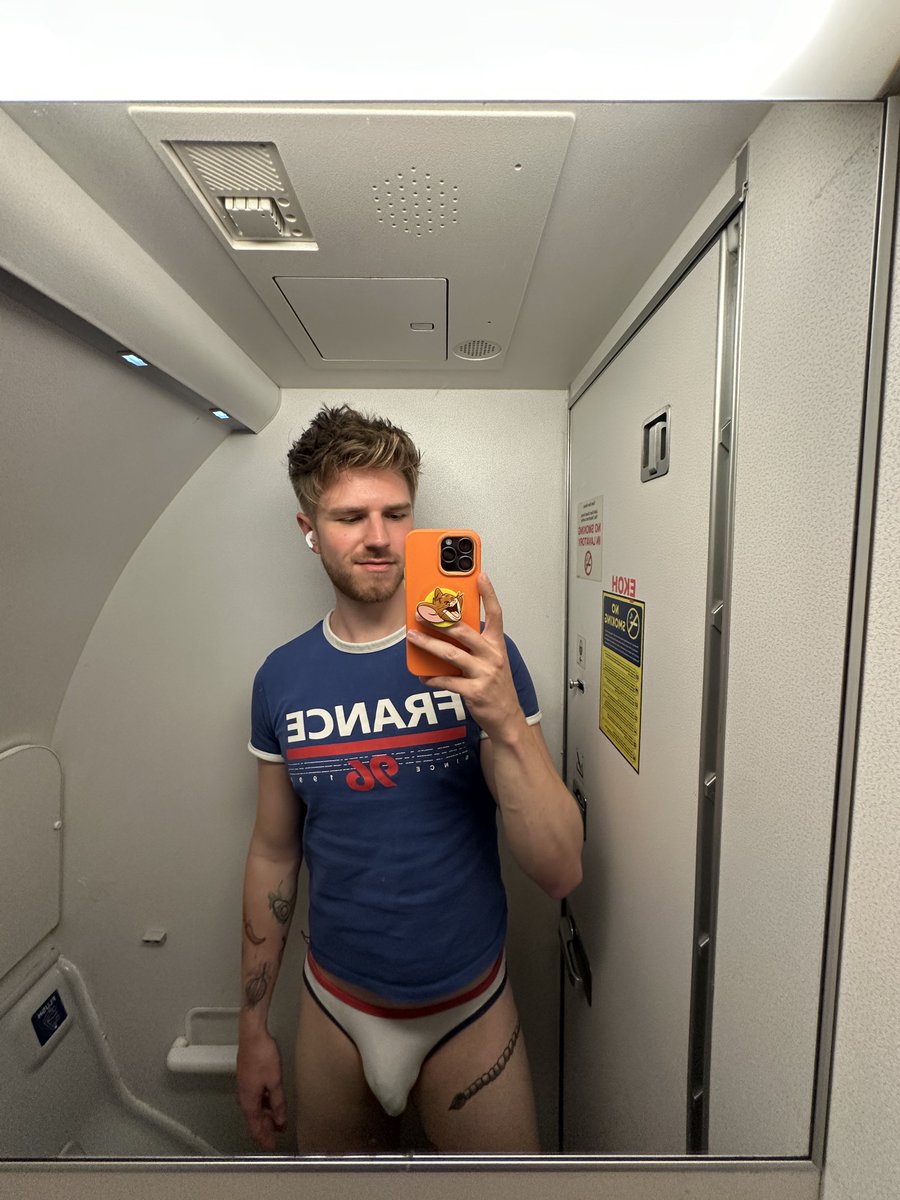 goodboymarkox's tweet photo. thank you for 100k !!!!!!!! https://t.co/1abTEGXOHE