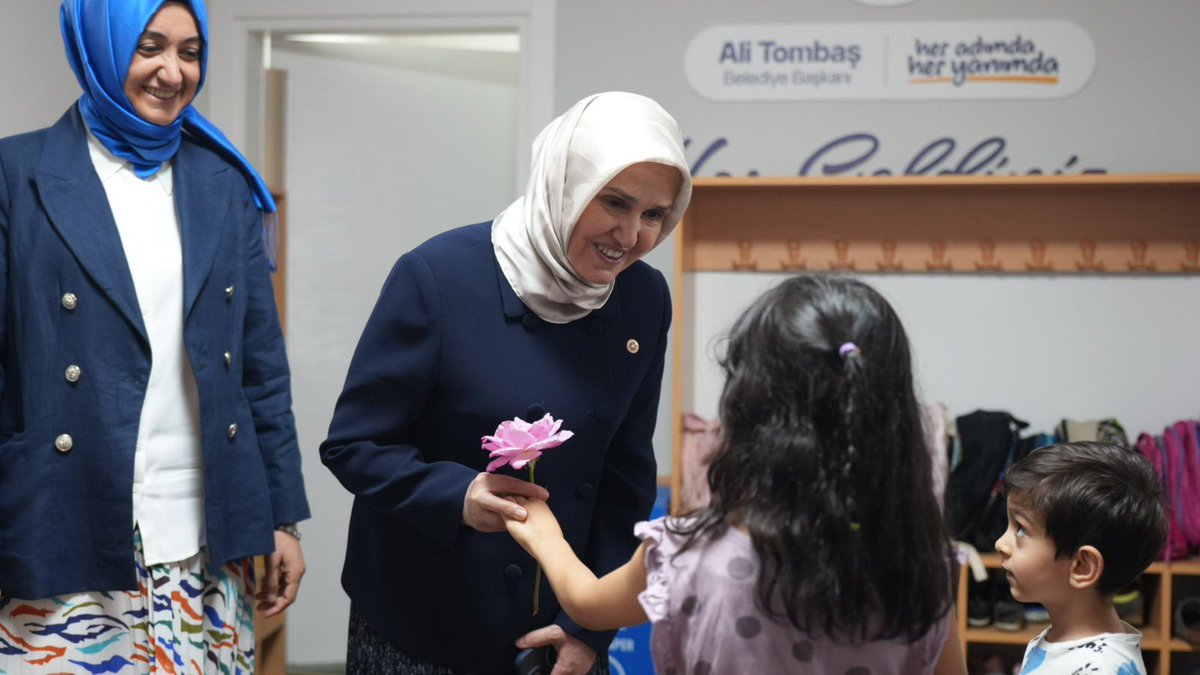 aksultanbeylim's tweet photo. Milletvekilimiz Sn. Ümmü Gülşen Öztürk, İlçe Başkan Yardımcımız, Belediye Başkan Yardımcımız,Meclis üyemiz ve teşkilat mensuplarımız ile birlikte İmza Tasarım Atölyesi ile kreş ziyaret yürütülen çalışmalar hakkında bilgi aldılar.

#HerMahallesiyleSultanbeyli https://t.co/aXeIGPVWZp
