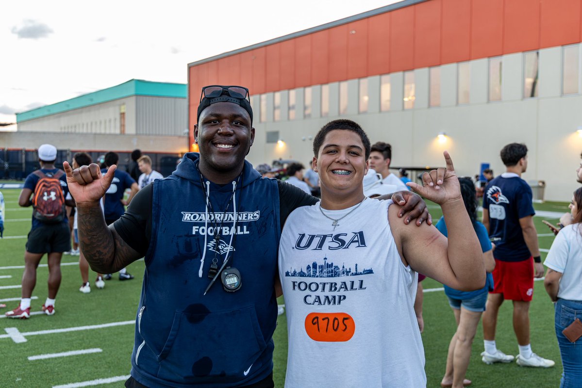 CalebSalinas830's tweet photo. I had a great time yesterday at @UTSAFTBL camp. Thank you @CoachTraylor and @CoachTankOL for coaching me in my reps. Can’t wait to be back. 

20 yd  (3.29)
5-10-5 (4.87)
Broad Jump (7’-1”)

@SV_RangerFB @StarStatePreps @TopPreps @CoastRecruits @JButler_210
@PrepRedzoneTX @LoganTillman @cjrecruiting2 @PrepRedzone @SA_HCPreps @_RL_Martin @BDammone @Coach_Bragg  @Rivals
@iam_alinedouard