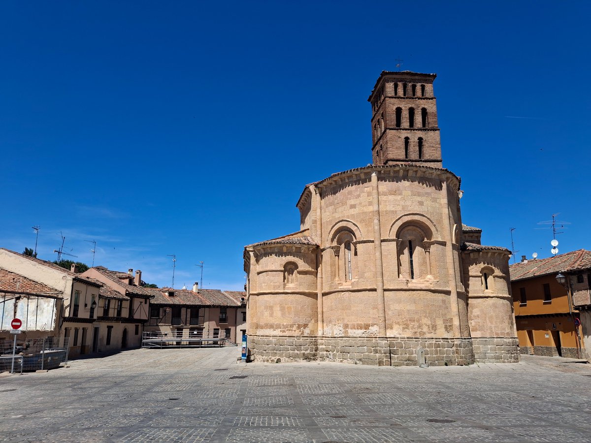 flormasom's tweet photo. El barrio de San Lorenzo, en Segovia, tiene una preciosa iglesia ⛪️ románica y la Senda de los Molinos, al lado del río Eresma.
Alejado de los turistas, pero merece pena ir a conocerlo. https://t.co/J4zhCkhEa6