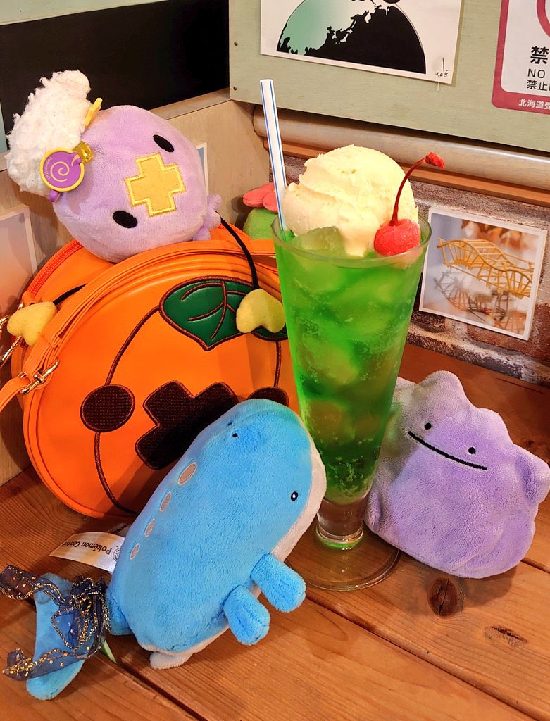 会期中は、期間限定でクリームソーダ(¥500)を販売いたします。理由は