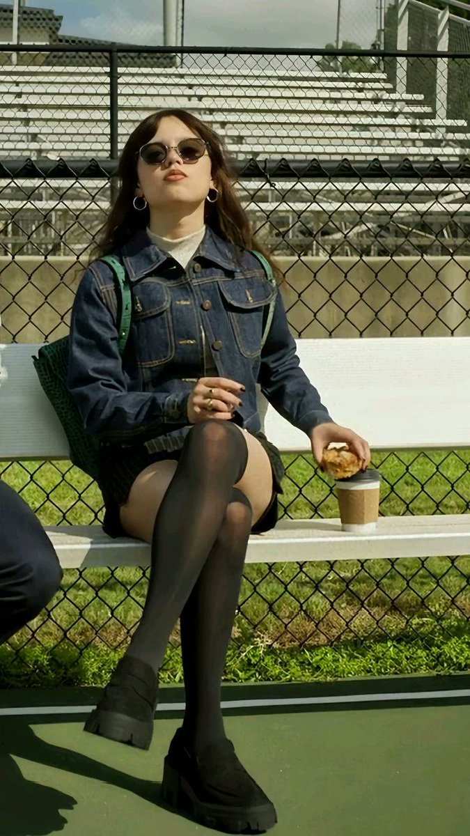 ScreenReplica's tweet photo. no words. just jenna ortega. https://t.co/VmUkXhNSik