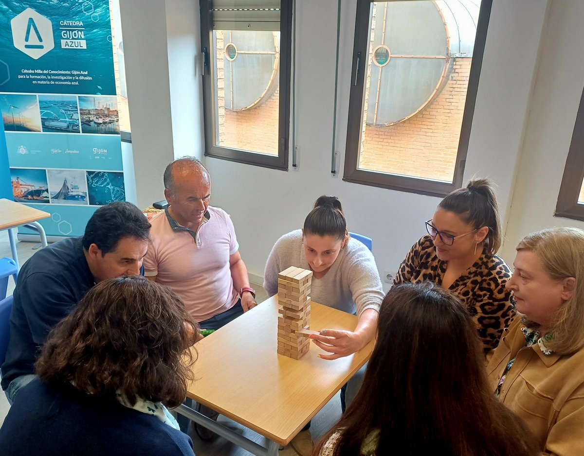 kriesgo's tweet photo. Culmina otra intensa semana de #formación entrenando #skills de comunicación, trabajo en equipo y resolución de conflictos con la metodología participativa by @FIDACONSULTORES en acción a tope! 👉 entrenamiento competencial para la mejora individual y colectiva #equipo #team EAR https://t.co/LxoEJl35G6