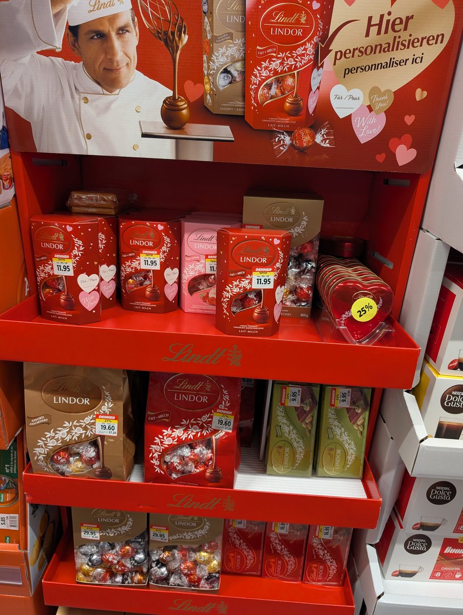 DudeBiotech's tweet photo. Look around in #Swizzneyland. @Lindt is on sale everywhere!!
#denner @migros @coop_schweiz
-20-30% good luck - that business model is broken IMHO.

Lindt-Aktien unter 95'000 Franken: Wieso Analysten dieses Niveau erwarten | cash https://t.co/mgDDrUBGRn https://t.co/zVgn9a0iiY