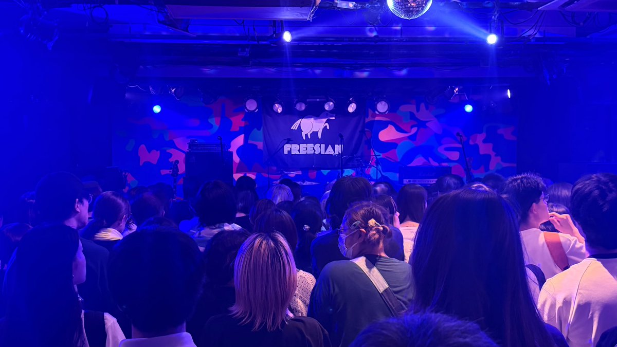 abc_rocknaradio's tweet photo. 今日はPangeaでフリージアンのワンマン
『歌遭 vol.3』Tour大阪編ファイナル
見てきました〜⚡️
@free__sian @Pangea_osaka 

パンパンの会場でのびのび歌うかずしさんと
本当に楽しそうなメンバーの皆さんに
ぐっときたそう✨

#ロクラジ https://t.co/17WPHrcOAU