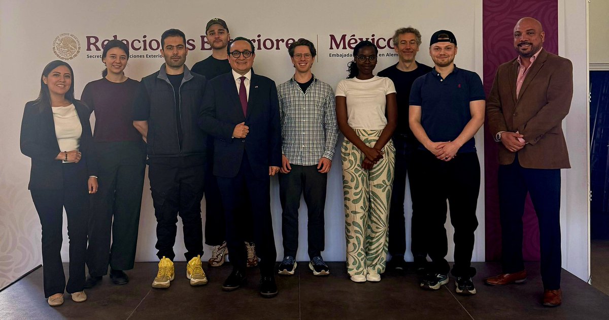 whitecliffe_BER's tweet photo. Strategic partnerships start with meaningful conversations. 🌍

Our students recently joined an insightful discussion at the Embassy of Mexico in Germany on the growing economic partnership between Mexico and Germany.

It was a valuable opportunity for them to connect classroom learning with real-world perspectives on international business, trade, and diplomacy.

🔗 Read more on our blog.