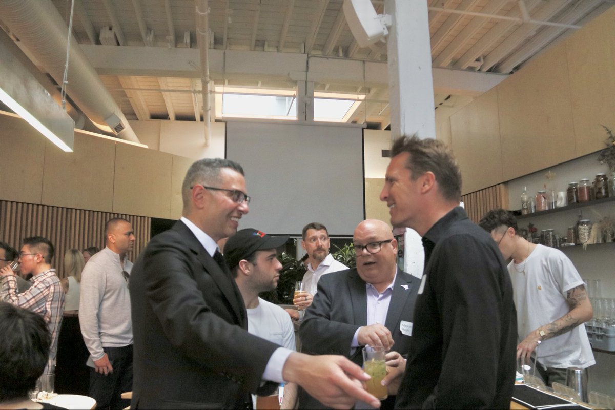 kareemformayor's tweet photo. “From the beginning there’s been one party fighting for workers, students, seniors, small business, and families. That party is @vanliberals. This whole other time Ken Sim has been fighting for his clique of crypto cronies”

Thanks for the great reception. Thanks to our great volunteers. See you at our next event.