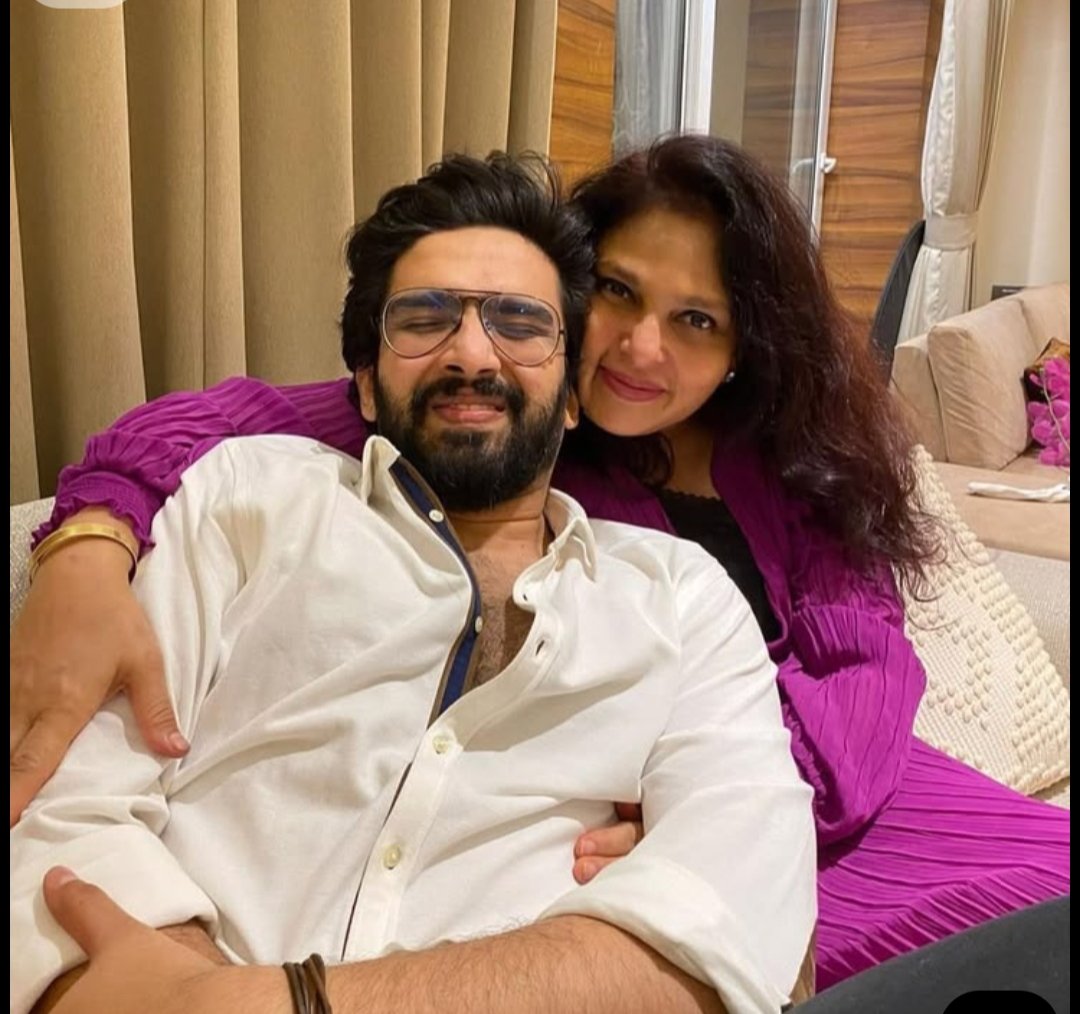 Adiiistic_'s tweet photo. A mother’s love, a father’s support, and a son’s dreams always are too precious to be forgotten

For today’s birthday week activity share your favorite moments, photos, edits, or memories of @AmaalMallik with his mom and dad♥️

~Adiii

#AmaalMallik #Amaalians
#AmaalWithParents https://t.co/VwBUkrdJ1p