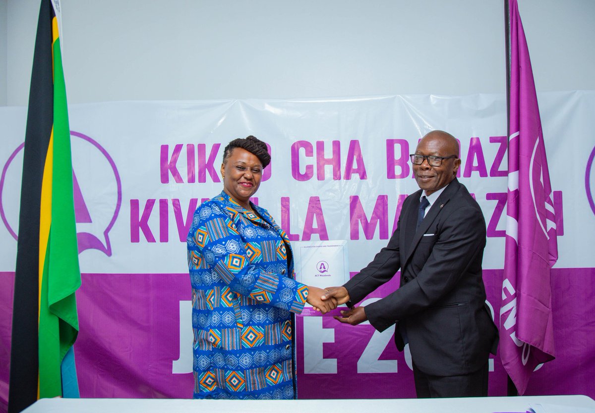 ACTBarazaKivuli's tweet photo. Leo KC @SemuDorothy amewakabidhi rasmi majukumu yao Waziri Kivuli wa Uchukuzi, Ujenzi na Miundombinu, @MtuturaAbdallah; Waziri Kivuli Kilimo,  Bazililo Mbwilo; Waziri Kivuli wa Mambo ya Ndani, Ndugu Rashidi Ali na Naibu Waziri Kivuli TAMISEMI, Ndugu Bakari Shingo.

#TaifaLaWote #MaslahiYaWote