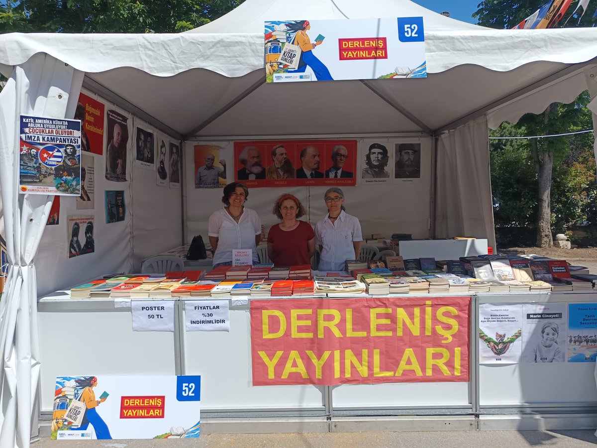 hkpgenelmerkez's tweet photo. 10'uncu Kadıköy Kitap Günleri bugün başladı. 

Derleniş Yayınları'nın da yer aldığı Kadıköy Kitap Günleri'nde bugün İstanbul İl Başkanımız Av. Pınar Akbina Karaman, MYK üyelerimiz Safiye Arslan ve Av. Doğan Çıngı Derleniş Yayınları'nın standını ziyaret ettiler.

10'uncu Kadıköy Kitap Günleri'nde 52 numaralı Derleniş Yayınları standında, Türkiye Devrimi’nin Önderi Hikmet Kıvılcımlı Usta’mızın ve Halkın Kurtuluş Partisi Genel Başkanı Nurullah Efe’nin birbirinden değerli eserlerine ulaşabilirsiniz.
Derleniş Yayınları standına tüm halkımızı bekliyoruz.
#DerlenişYayınları