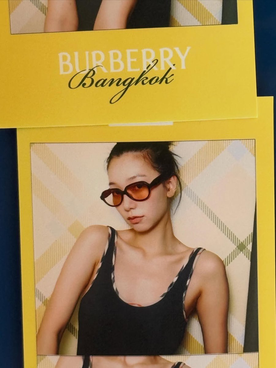 crazienus's tweet photo. โฮจองอินไทยยยยยยแลนด์ ยัยมางาน BURBERRY แถมเช้คอินทรงวาด น่ารักมากพิจ๋าาาา 💛⭐️✨

#이호정 #LEEHOJUNG https://t.co/Oj5iZG805q