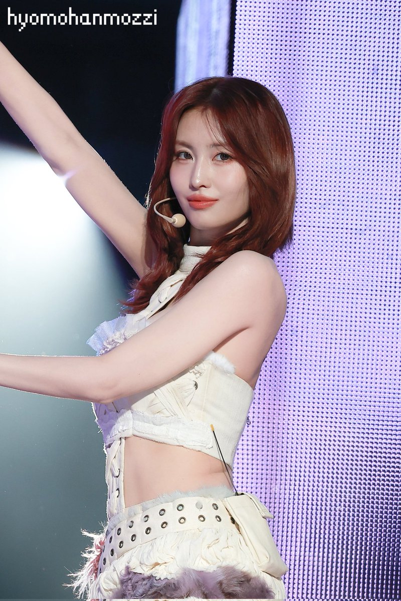 hyomohan_mozzi's tweet photo. 쨍하게 보정하기 전인데 아까워서 올리는 사진🫠

#MOMO #TWICE #트와이스 #모모 #もも https://t.co/BynWO2KCCo