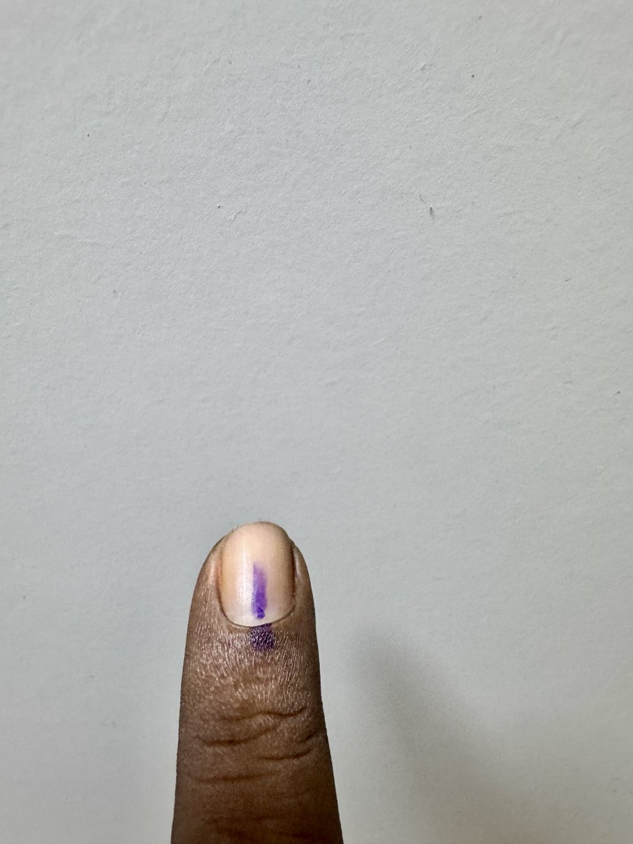 VSandstone's tweet photo. Vote laifin @MohamedNasheed  ah https://t.co/eKxBndnJtk