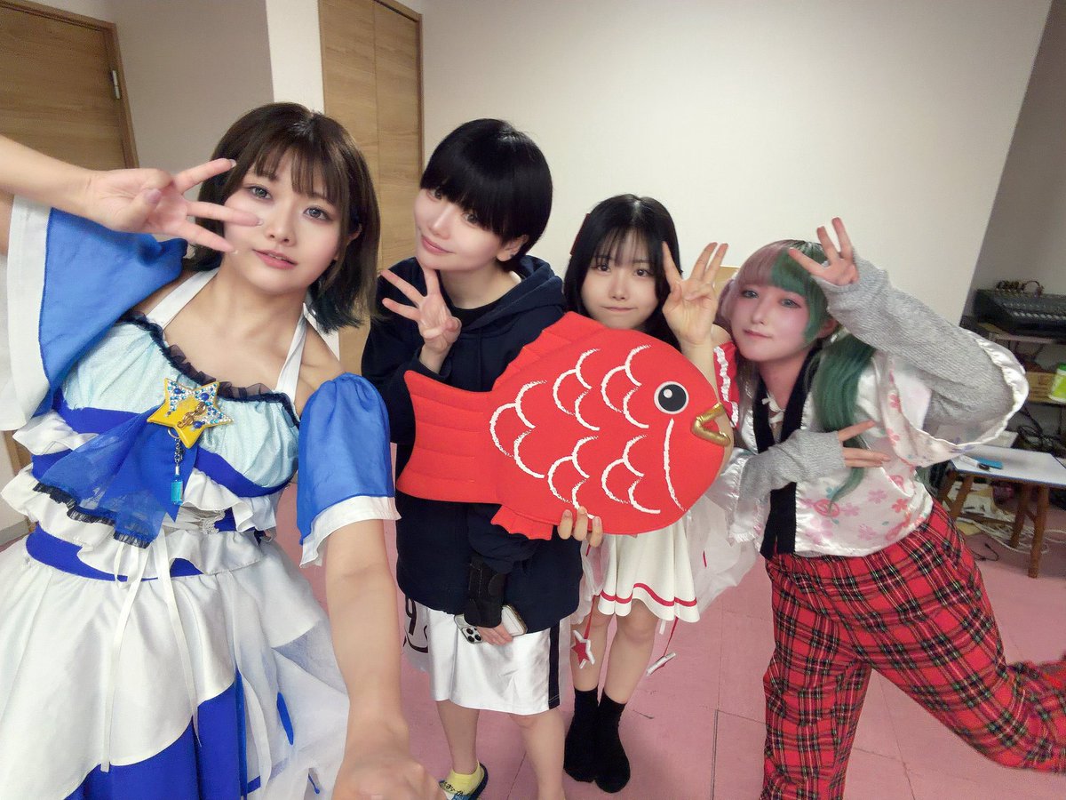 kotton_am's tweet photo. 誕生日ライブ、ついに明日です!
あいあるちゅーん4人では、
以前配信でコラボをさせていただいた
にっぽんワチャチャさんの『束縛Queen』をカバーさせていただきます💘
大好きな間奏の演出も、しっかりリスペクトで、お届けしちゃいます🫢💭楽しみっ
#にっぽんワチャチャ さん
#AMASEFES https://t.co/ByXLUO6xPv