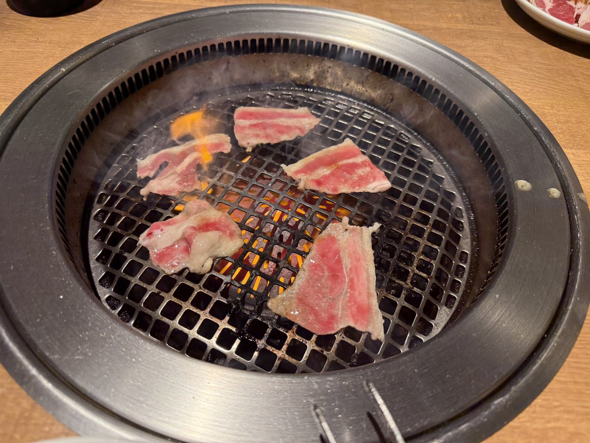 Ken_trpcas's tweet photo. 1人焼肉なう https://t.co/qqHClHRDkB