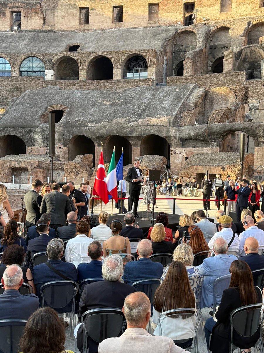TC_RomaBE's tweet photo. “Troya ve Roma: Antik Akdeniz’in Mitleri, Efsaneleri ve Hikayeleri” sergisinin açılışı iki ülke Bakanlarının katılımıyla gerçekleştirildi.

🇹🇷-🇮🇹 kültürel işbirliğinde gelinen noktanın önemli bir ürünü olan sergi, 18 Ekim’e kadar Kolezyum’da ziyaretçilere açık olacaktır. https://t.co/5mAqfYT61g