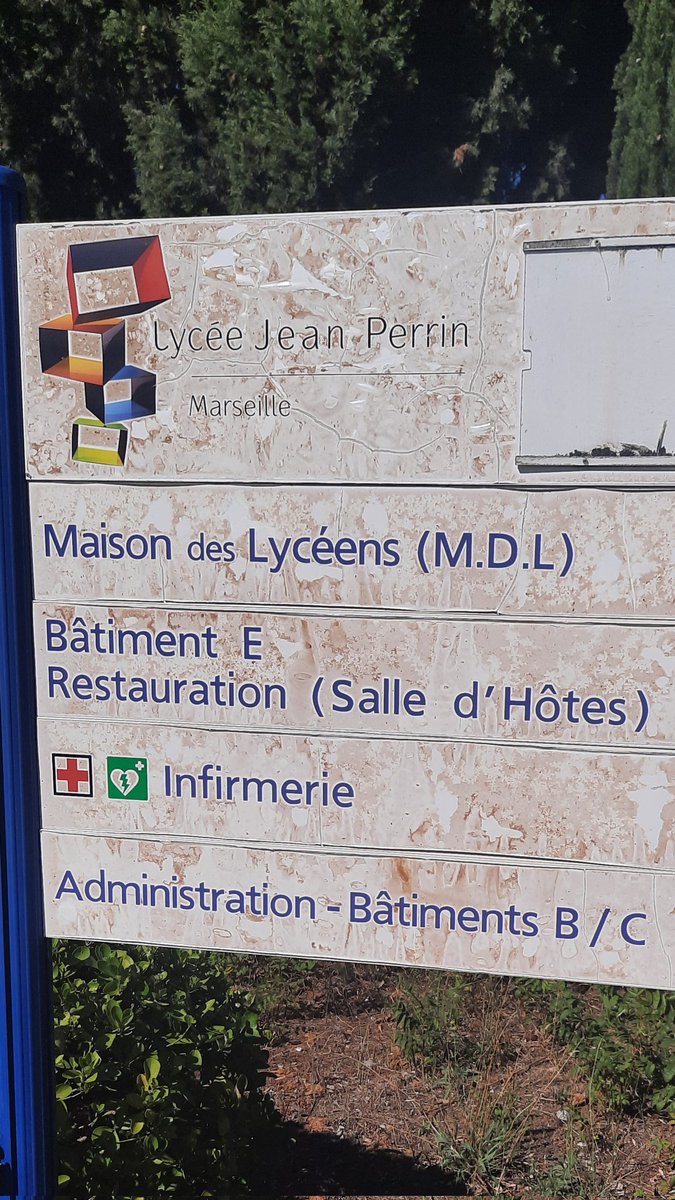 LeBras78173605's tweet photo. La @FSUregionSUD toujours présente sur le terrain pour informer et rencontrer le personnel d'après midi du #lycéejeanperrin de @MaRegionSud où celui-ci accueille la  @FSUregionSUD toujours chaleureusement https://t.co/zYCSLtXPAu