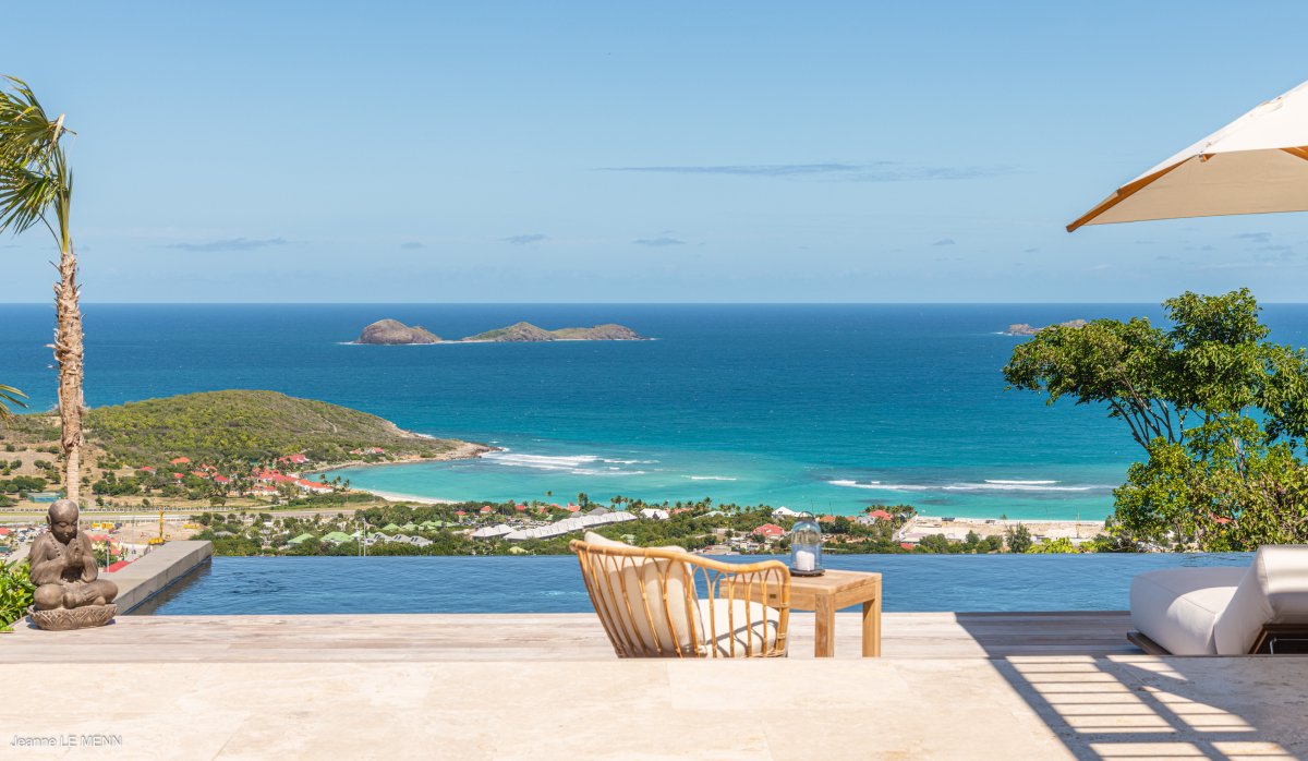 sibrealestate's tweet photo. Overlooking the Bay of St Jean, Villa Never Say Never embodies contemporary sophistication, where panoramic views, refined volumes, and seamless indoor-outdoor living create an atmosphere of understated luxury. https://t.co/revvGaAIwY
#StBarts https://t.co/4YbsUNPusF