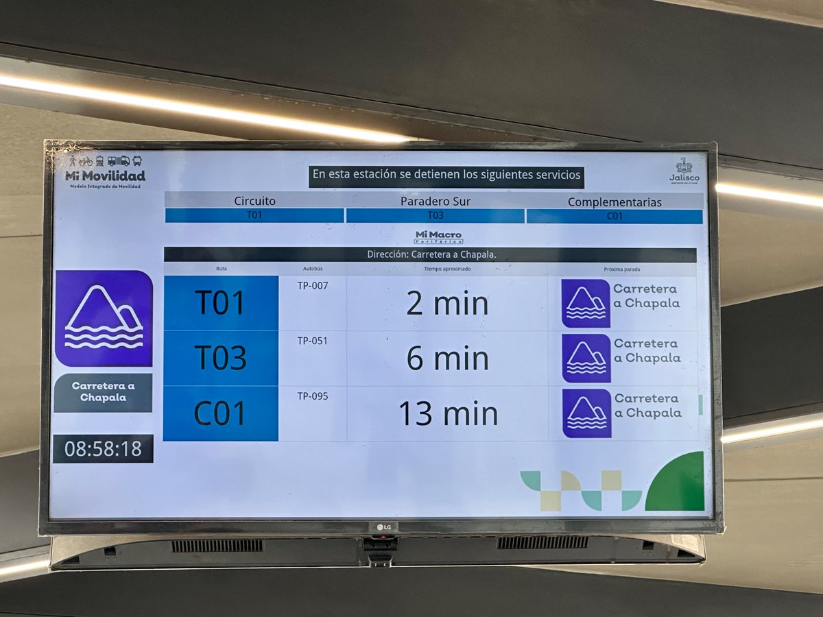 david_xanchez's tweet photo. @SITEURJAL  En serio? La fila a ti lo largo de la estación y el próximo autobús es en 13 min? https://t.co/eLjiV4cyao