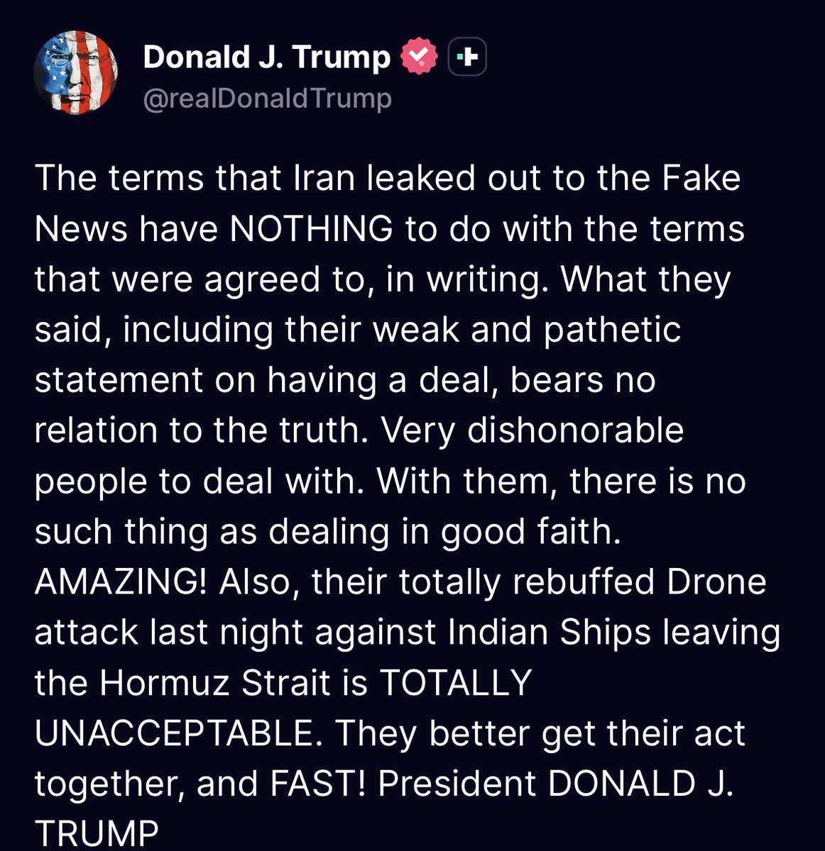 tamerqdh's tweet photo. ترامب : "إن الشروط التي سربتها إيران إلى 'الأخبار المزيفة'  لا علاقة لها إطلاقاً بالشروط التي تم الاتفاق عليها كتابة. 
إن ما قالوه، بما في ذلك بيانهم الضعيف والمثير للشفقة بشأن التوصل إلى اتفاق، لا يمت للحقيقة بصلة. إنهم أشخاص يفتقرون تماماً للشرف في التعامل، ولا يوجد معهم شيء اسمه التعامل بحسن نية. أمر مذهل! كما أن هجومهم بالطائرات المسيرة الليلة الماضية ضد السفن الهندية التي كانت تغادر مضيق هرمز، والذي تم صده بالكامل، هو أمر غير مقبول بتاتاً. الأفضل لهم أن يراجعوا حساباتهم وينضبطوا" 

——

هذيان ترامبي بعد أن علق في مأزق لا يعرف كيفية الخروج منه - يهتز من أتفه الأحداث والأخبار.