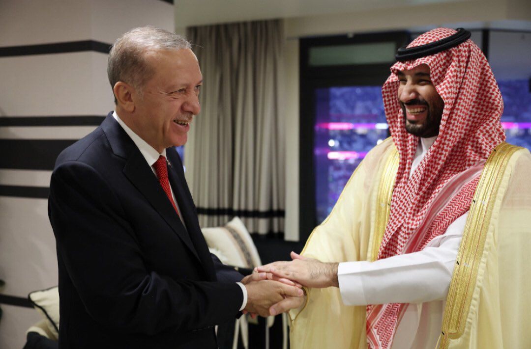 abdulslam2017's tweet photo. The Photo of the Century in the Middle East 🇸🇦🇹🇷
It wasn’t just the kickoff whistle for the World Cup; it was the starting whistle for a new Middle East. The handshake between His Royal Highness Crown Prince #Mohammed_bin_Salman and Turkish President Recep Tayyip Erdoğan in Qatar encapsulated years of politics and shaped a new regional reality characterized by comprehensive stability and shared economic prosperity. We are not merely watching history being written; we are shaping it with strength and determination. 🇸🇦🇹🇷✨
#Qatar2022WorldCup