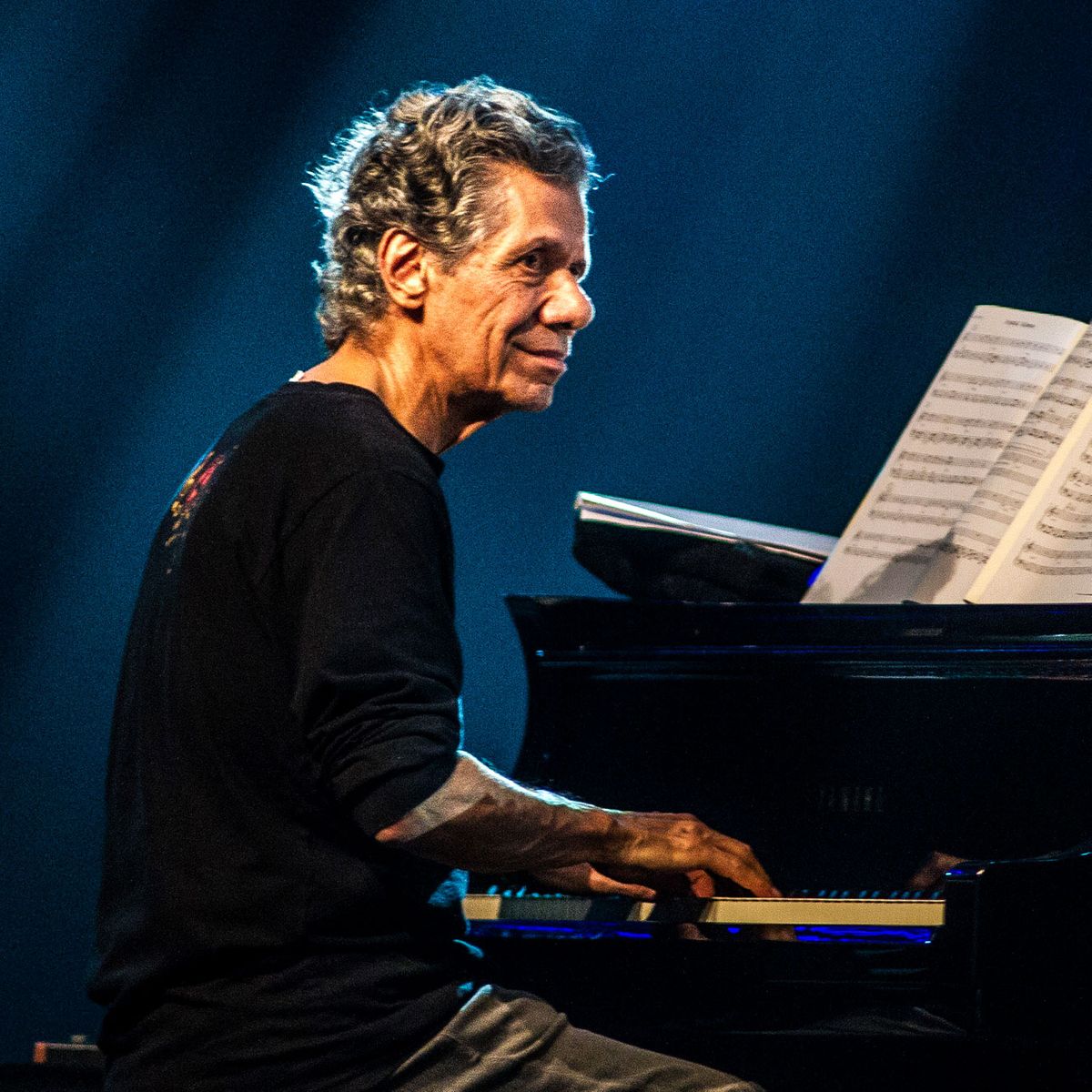 CLETimeRecords's tweet photo. A pioneering force in the jazz fusion movement of the late 1960s, virtuosic pianist and composer Armando “Chick” Corea (June 12, 1941 – February 9, 2021) formed the one of the quintessential fusion acts Return to Forever in 1972
#chickcorea #piano #jazz #returntoforever https://t.co/J8Hp4Df9bk