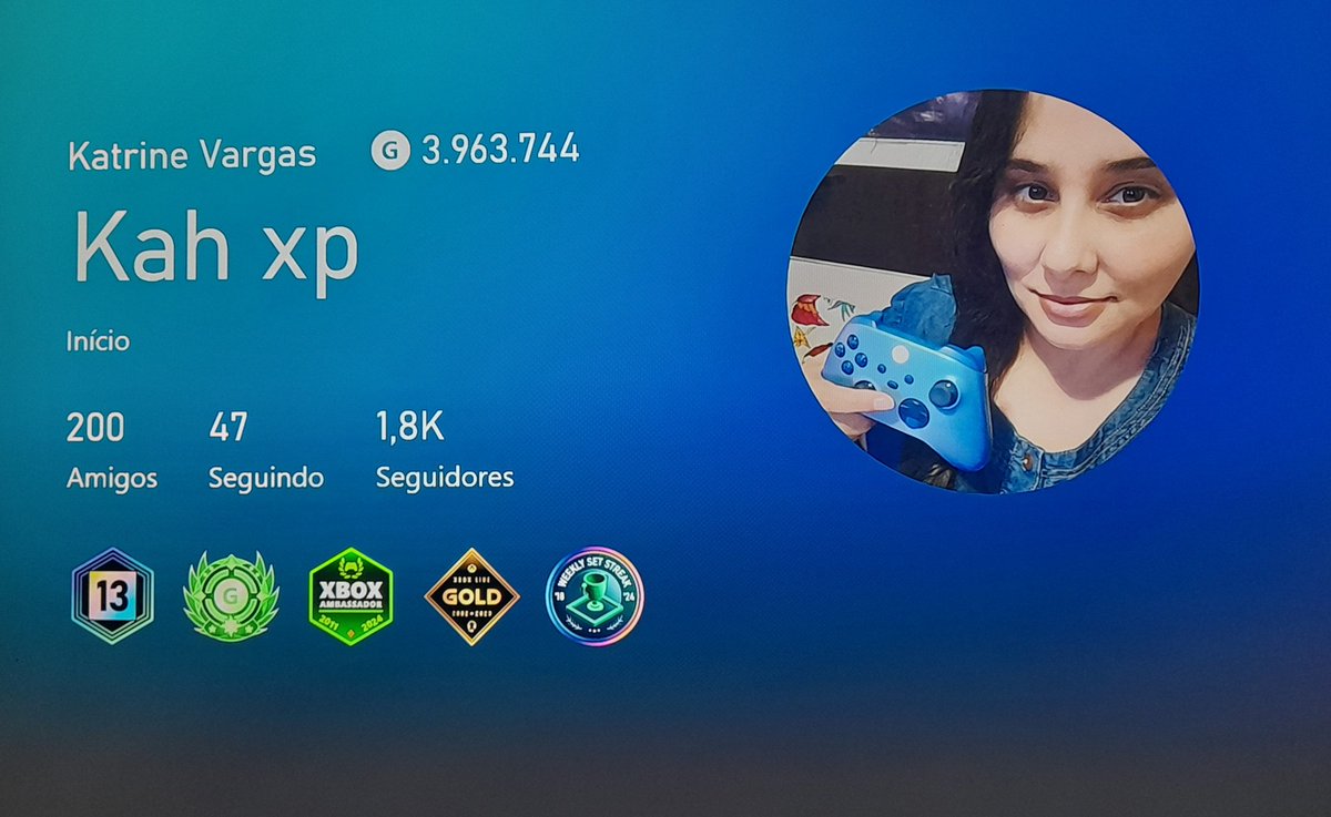 Kah_xp's tweet photo. Finalmente com a badge de 3 milhões. A de 5 milhões vai demorar um pouquinho kk https://t.co/8DeCRDiPIX
