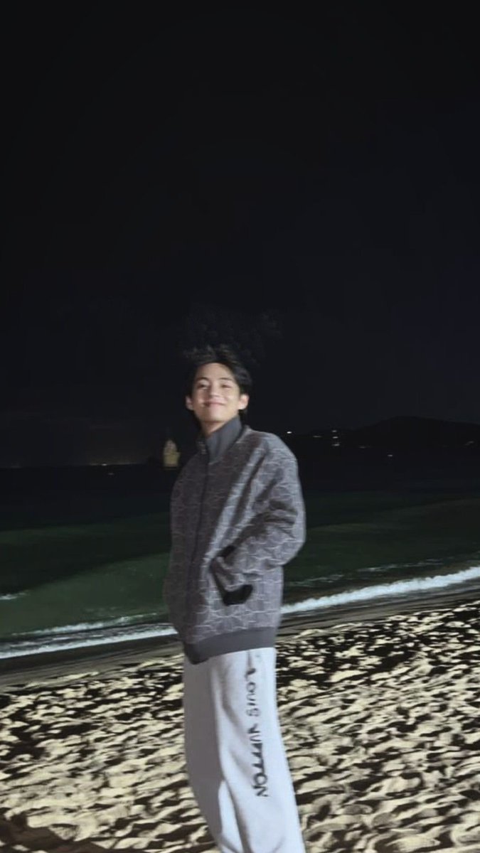 pinceldohyunjin's tweet photo. pra dizer q nao te assumo kk #noisprasempre #casaltwt #felizdiadosnamorados 💖💖❤️❤️🥰🥰🥰💞 https://t.co/8ch2VPDTgC