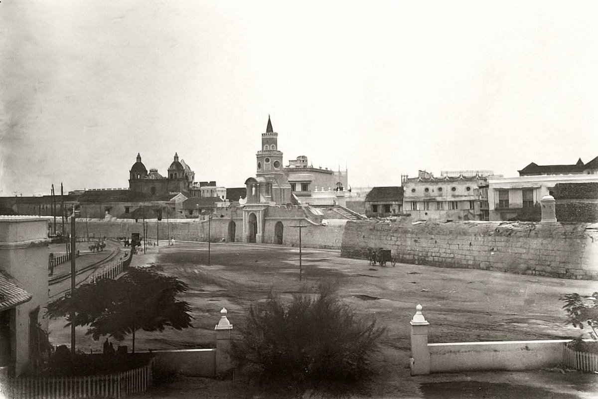 CecilBotero's tweet photo. FOTOS: Unas cuantas fotos antiguas de nuestra #Cartagena #ErmitaPiedelaPopa #CentroHistorico #TorredelReloj #HospitalSantaClara https://t.co/PO47YlkvGB