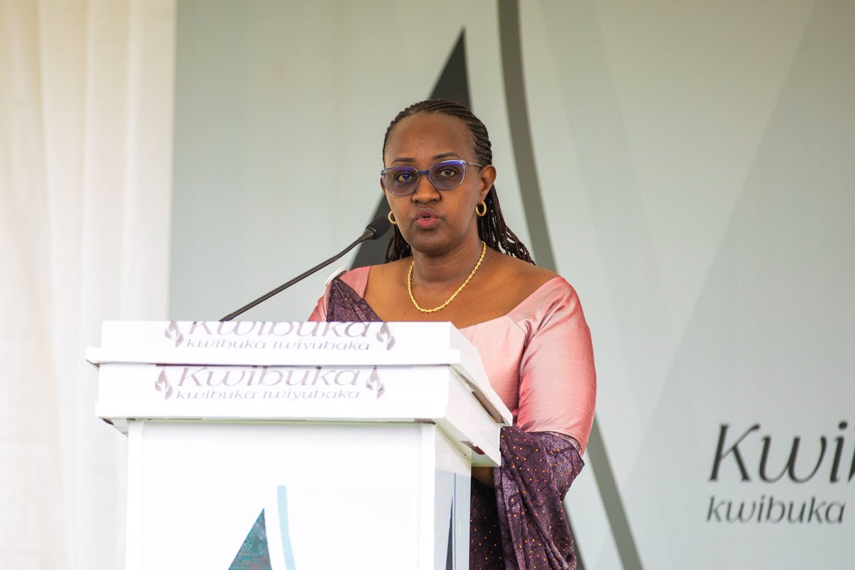 rwandastandards's tweet photo. " Kwibuka ni umwanya wo gusubiza agaciro abacu bishwe urw’agashinyaguro. Twibuka ibikorwa byiza byabarangaga, imirimo bakoreye igihugu n’inzozi bari bafite bavukijwe. Kwibuka kandi ni inshingano ya buri munyarwanda ngo Jenoside itazongera ukundi" Madamu @claire_muk/DG MINICOM https://t.co/iZKGj9Zmyg