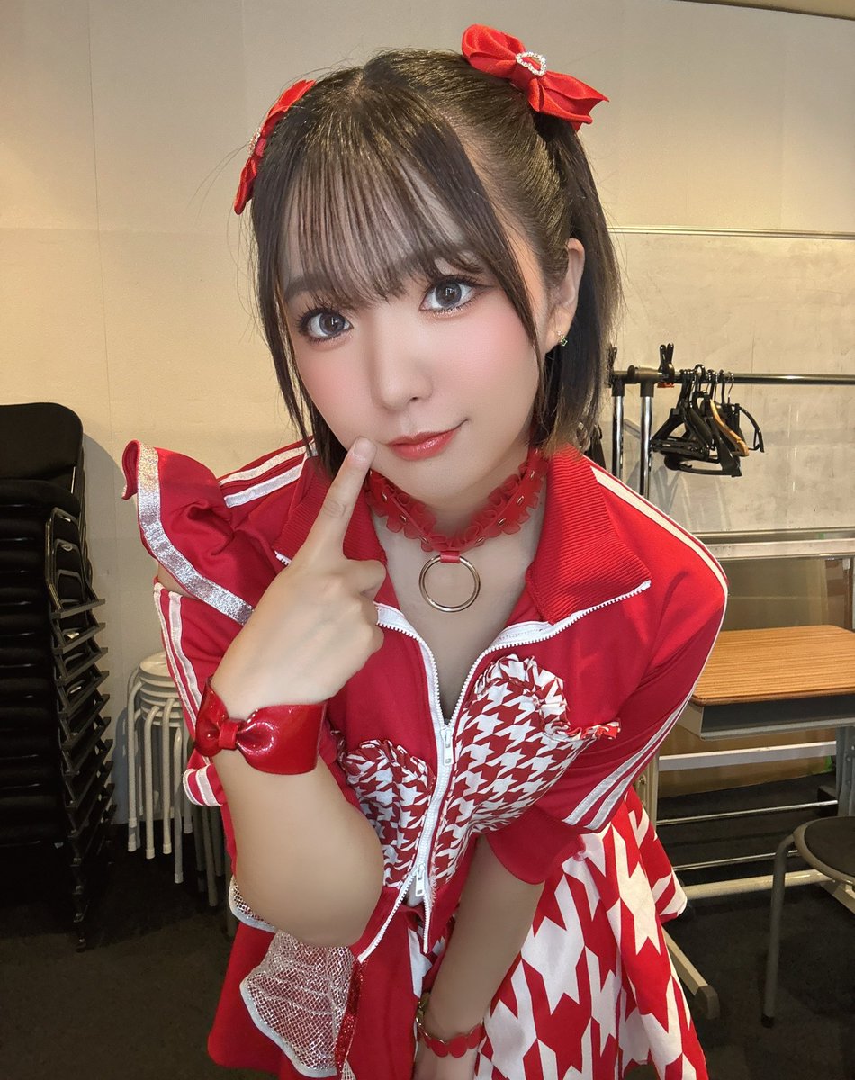 Chanhi_M's tweet photo. 定期公演来てくれてありがとう(*˙︶˙*)ﾉﾞ
カバー曲や歌割りシャッフル、「アゲアゲサマーラバー」の披露など！盛りだくさんで楽しかったね✨

衣装シャッフルで赤になりました❤️似合う〜？ https://t.co/y3CG04Anmc