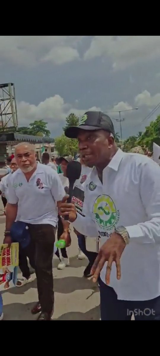 iamnotarealman_'s tweet photo. Emeka Ike and Zack Orji are both Nollywood veterans.

One is standing for a better governance.

The other is standing with failure.

Posterity will judge us all at the end https://t.co/gsxX9yng4e