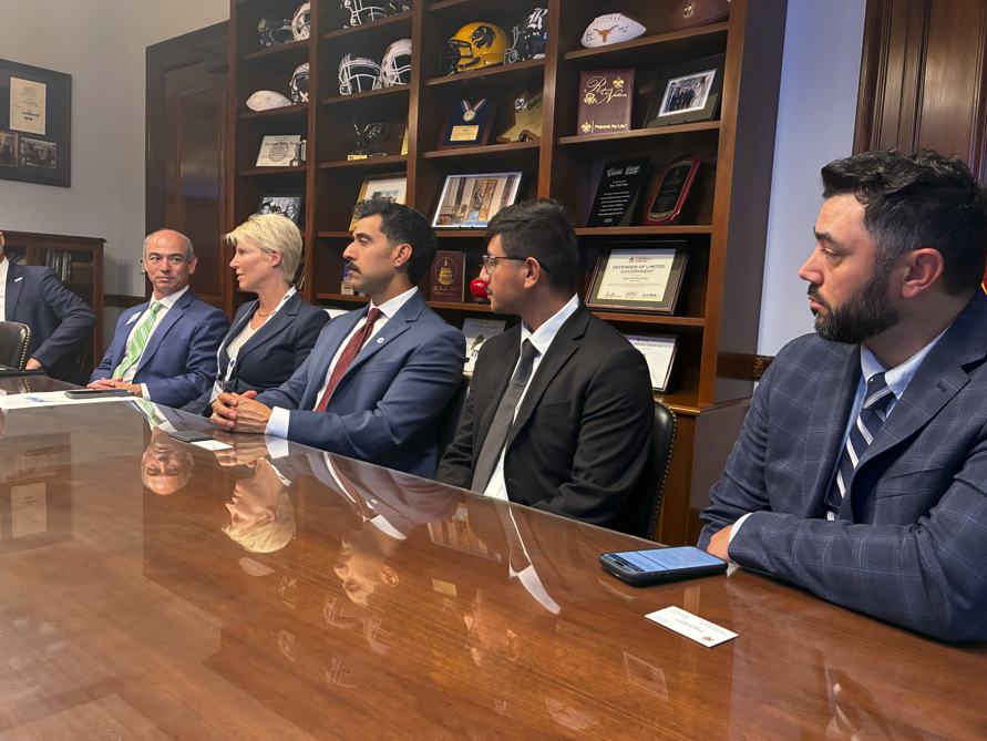 NAMAvending's tweet photo. Over 100 advocates showed up in D.C. to share their stories with policymakers, and they made an industry that supports 171,000 jobs and $41 billion in economic activity real. #NAMAFlyIn https://t.co/4hFbxv0Lbo