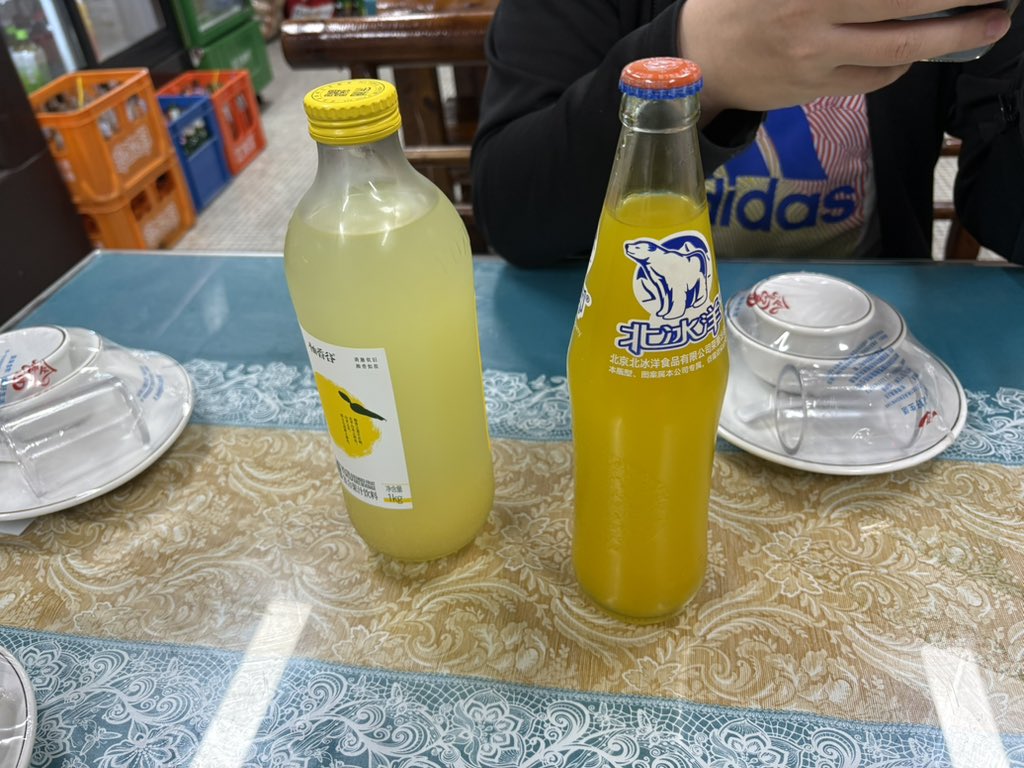 realLemonChan's tweet photo. 一人一个大肘子🥩 https://t.co/mk36zLm43A