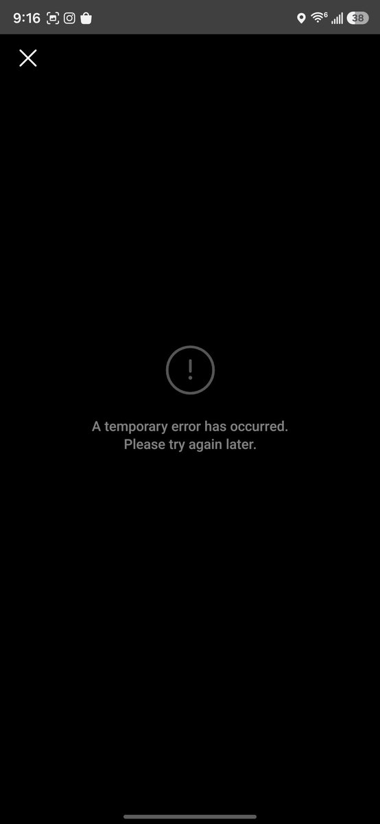 moannawud's tweet photo. Did weverse crash bcs ARMY are trying to watch the live? 🤣 https://t.co/STBKEmxUBt