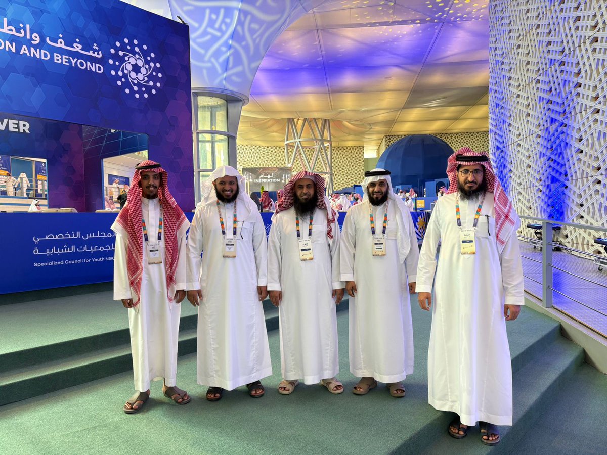 ShababSul's tweet photo. "بكل طموحٍ وإصرار، يواصل مجلس إدارة جمعية شباب السليل حضوره الفاعل في ملتقى #واحة_الأندية_الشبابية. 🇸🇦✨

نحن هنا لنجدد التزامنا بتطوير العمل الشبابي، ونتبادل الخبرات التي تصنع أثراً مستداماً لوطننا الغالي. 🚀💡 #جمعية_شباب_السليل
 #مجلس_الجمعيات_الشبابية #صناعة_الأثر" https://t.co/X4tIBF6uM1