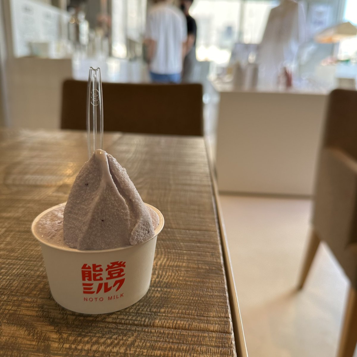 hararappa's tweet photo. チェックインしてから穴水向かう前に能登ミルクでブルーベリージェラート。
滑らかで濃厚なのにさっぱり食べられました☺️
グッズが気になるので明後日も寄る予定… https://t.co/huYzlB1MQ6