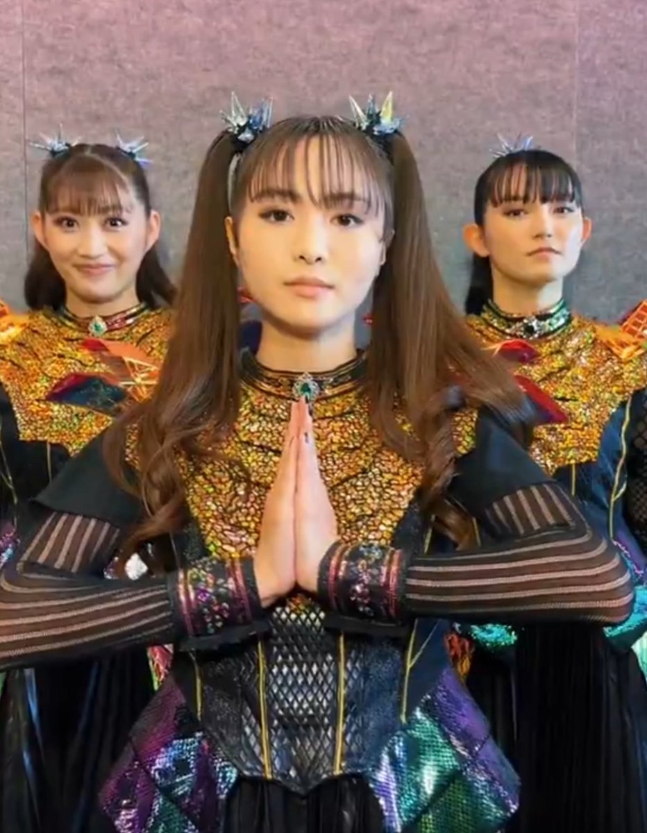 annie_metal_TW's tweet photo. SUちゃん、事情をよく分かってないのに妹に付き合ってあげてる感じがして可愛いww🥹💕 

#babymetal_fanart https://t.co/NRswWFzhdY
