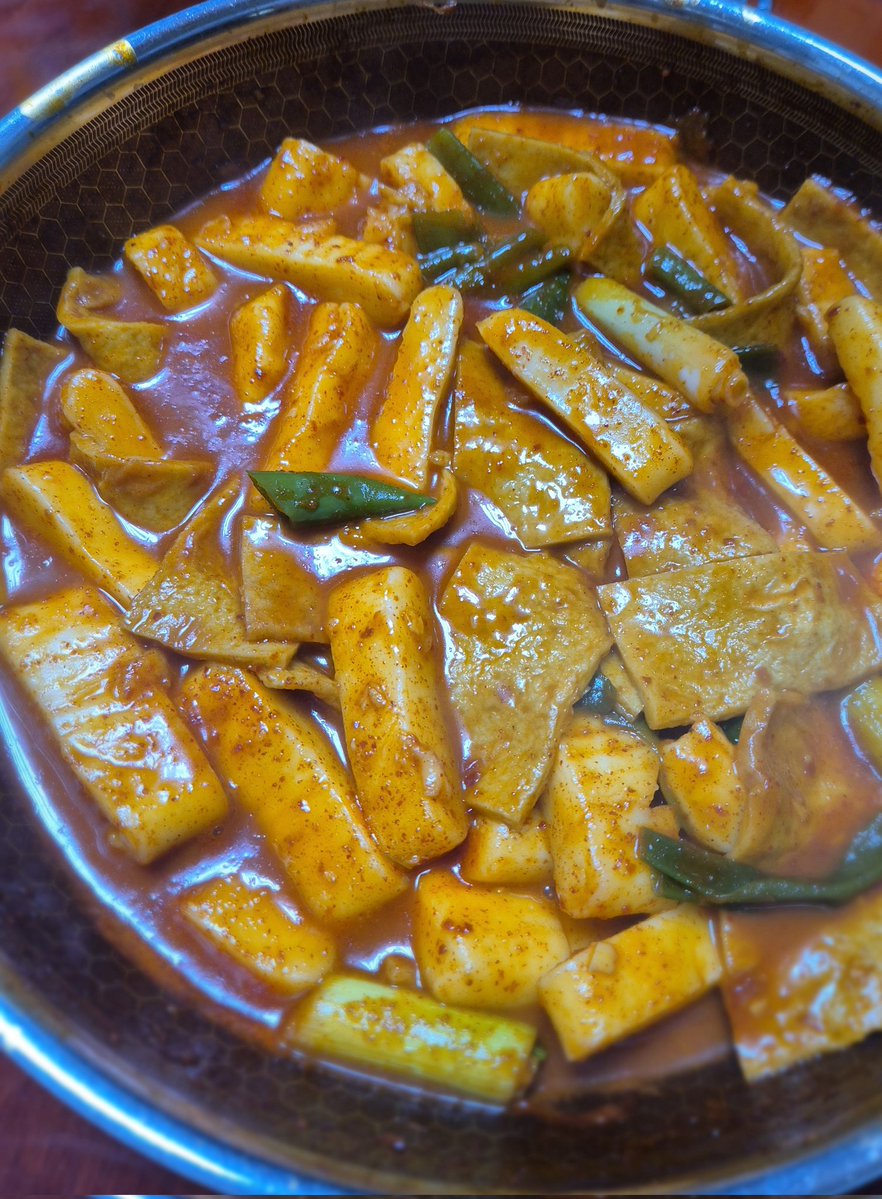 win_oul's tweet photo. 이 시간에 올려서 죄송합니다.. 하지만 할머니표 절편 떡볶이가 너무 마쉿었어요🫶 https://t.co/QArKHHiukl