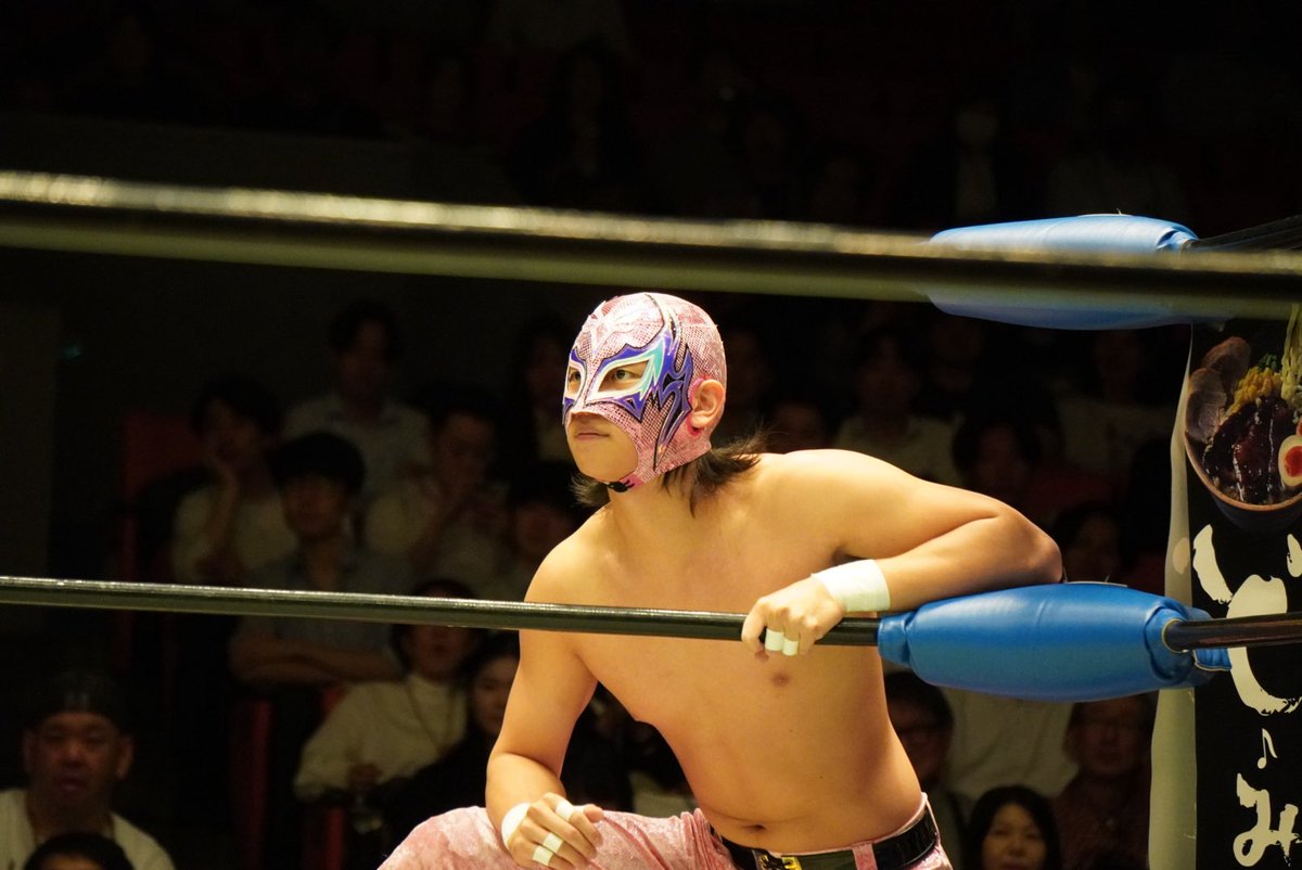 S08at0's tweet photo. 2026.6.12 後楽園ホール
JTOのジュエルバード選手！ずっと気になってたので初めて見れて嬉しかった🎶
めちゃくちゃ楽しくお話してくれてもう友達って言ってくれてガチ神でした🤩
  #pw_jto #みちのくプロレス https://t.co/d7dub2Zksg