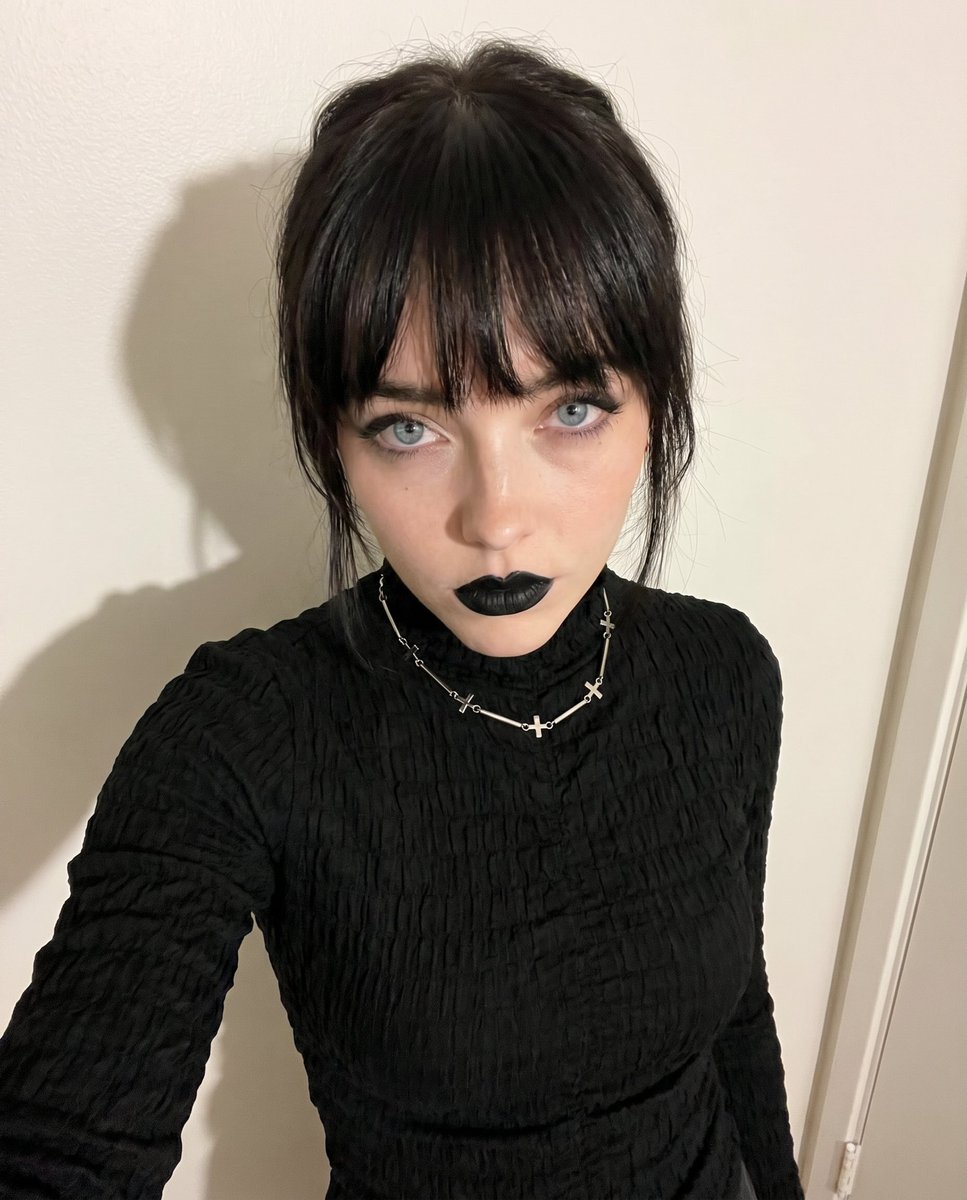 OnlyGothy's tweet photo. @sylvanasxolovee i trust women who look like they have secrets https://t.co/jWEtXs02YT