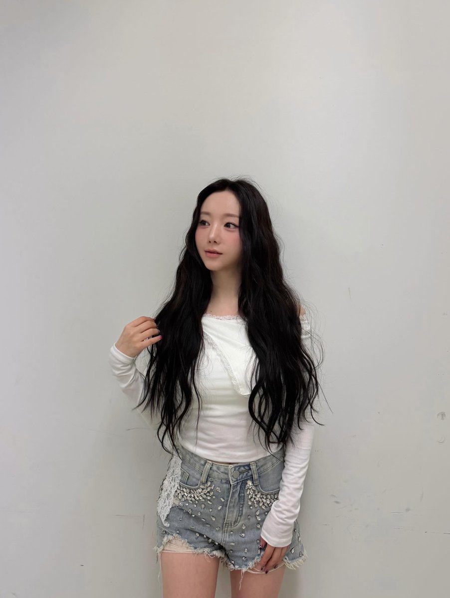 kang210's tweet photo. 260612 케이 인스타그램
하얀 레이스 티셔츠에 큐빅 박힌 청반바지켕~🤍🩵
청순청순 그자체~🤍🩵

#Lovelyz #러블리즈 #Kei #케이 #김지연 https://t.co/3f1wMgNlLI