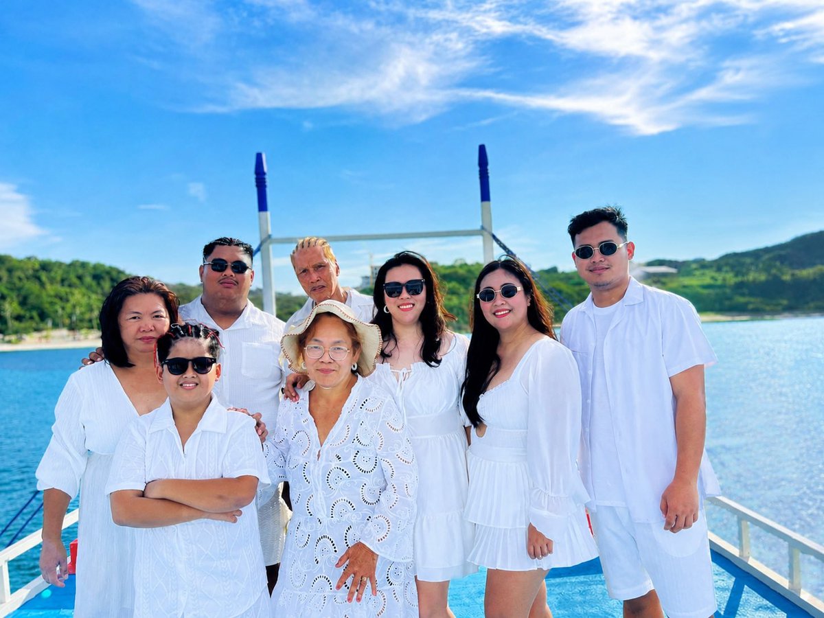 ericamllr's tweet photo. Not just a vacation, but a dream come true for our grandparents and mom. 🥹🤍
#BoracayTrip #FamilyFirst #CoreMemoryUnlocked #TravelTogether https://t.co/0LShDORZSs