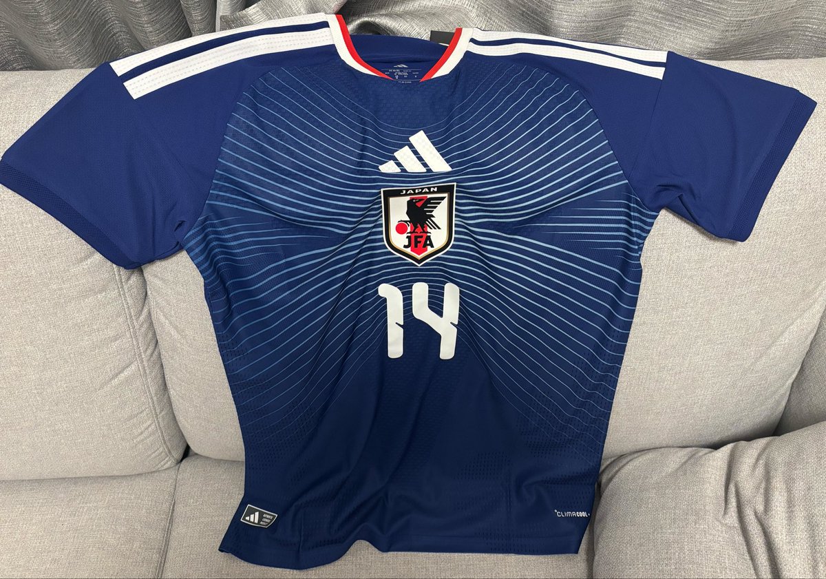日本代表のユニフォーム伊東純也選手の背番号付きで買ったぞ
