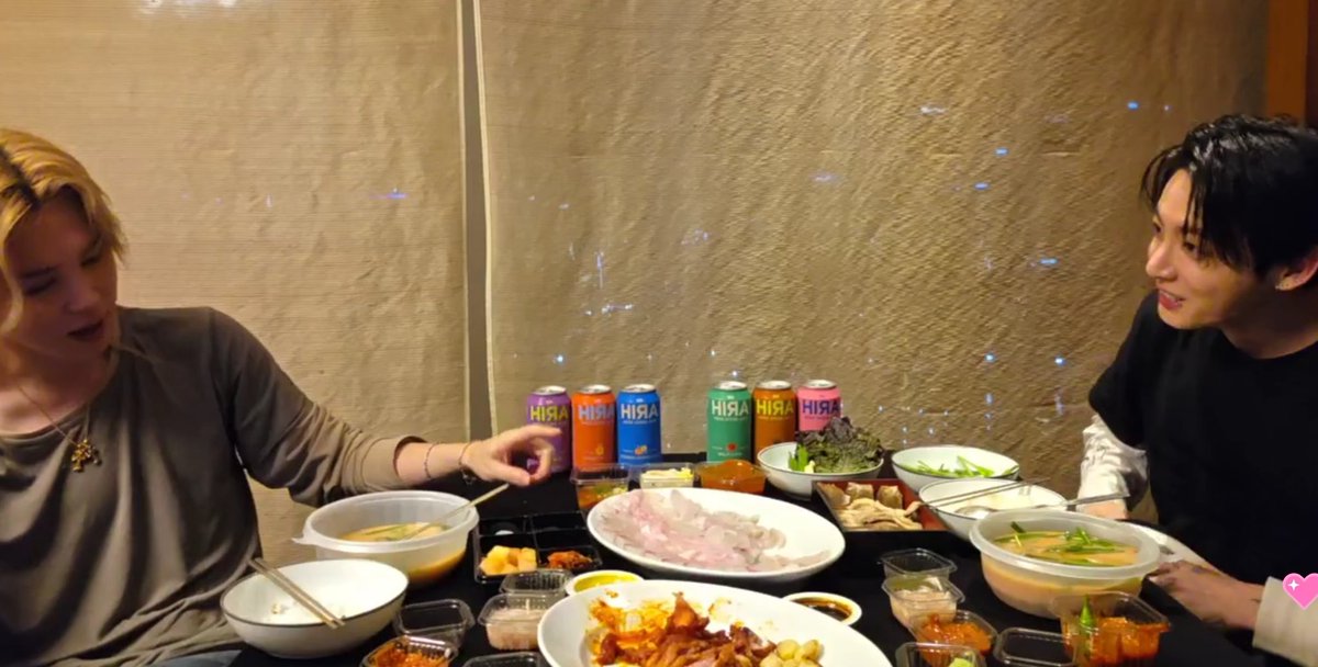 ROCKSTARJlKOOK's tweet photo. jimin &amp; jungkook live today <3 https://t.co/clFCmbqp2D