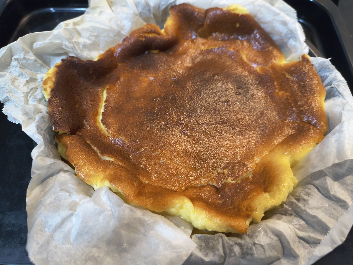 ms2_m_m's tweet photo. 初見バスチー
ちゃんと焼けたし、中心プルプルだからあとは冷やしてからのお楽しみ https://t.co/c91MLj9AUS