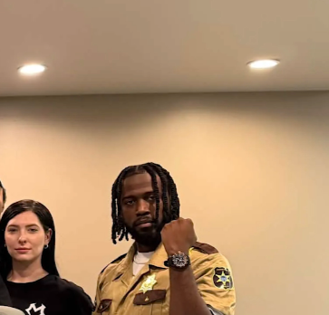whoareyou0090's tweet photo. @nmplol @Sodapoppintv @extraemilyy @wakewilder @cyr @juliakinsttv Excited for BBCkins appearance 🥰 https://t.co/65pT1EnKwA