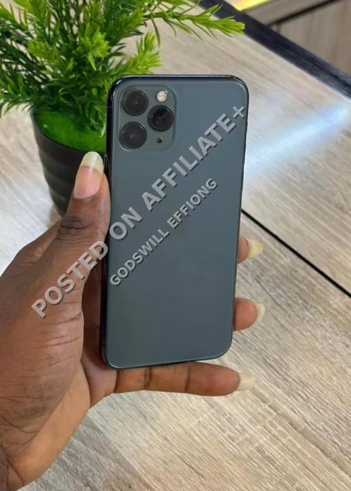 IamZipha's tweet photo. Way Cheaper than 17ProMax, but gives you ios + OLED + good cameras almost a line with the breed. Notch is bigger than new models oooo 😁🛒 iPhone 11 pro Max  for just ₦600,000 
But it Here: https://t.co/GgnqkBu4d6. https://t.co/vs4NYNkF1p