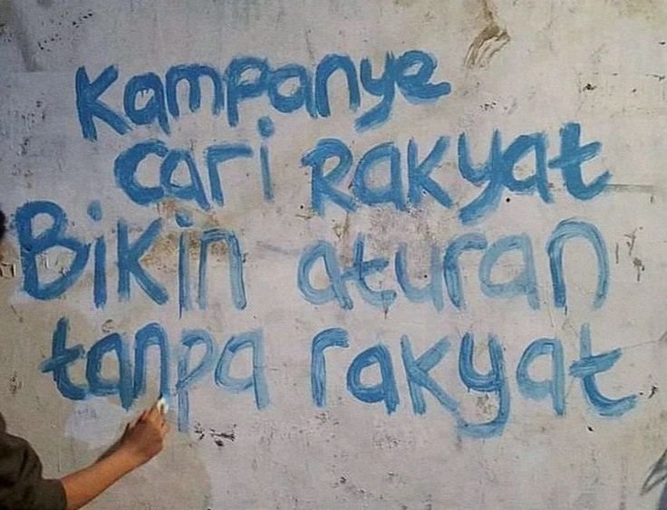 altheviareth's tweet photo. KADANG DONGENG TIDAK DI MULAI DENGAN

"PADA SUATU HARI"

TETAPI DENGAN

"JIKA SAYA TERPILIH NANTI, SAYA BERJANJI AKAN... "

#IndonesiaGelap #MenujuIndonesiaBangkrut Panjang umur perjuangan, yang ikut #demo stay safe semuanya BEM UI, Mahasiswa, para ojol dan warga sipil. https://t.co/yJiJKYqaS2